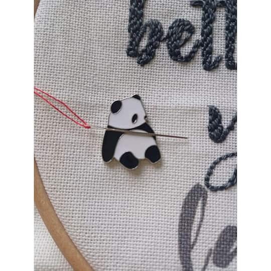 Wizardi 4/5" Panda Magnetic Needle Minder